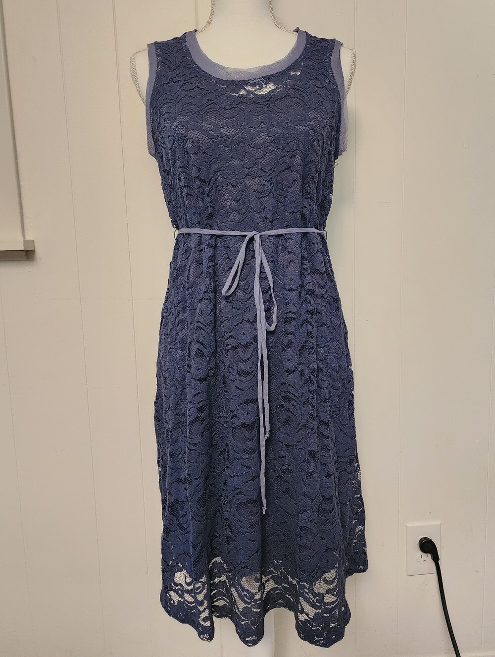 Simply Vera Wang Lace Midi Dress in Deep Purple Size Medium Like New